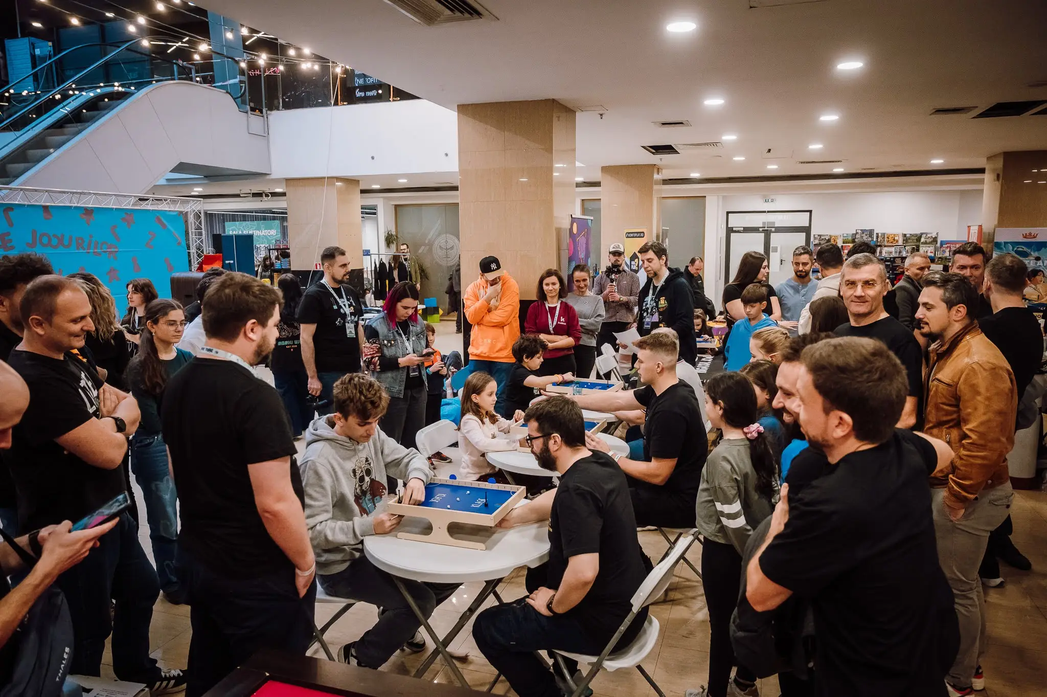 Finala Campionatului Național de Klask 2025, cu public în jurul meselor